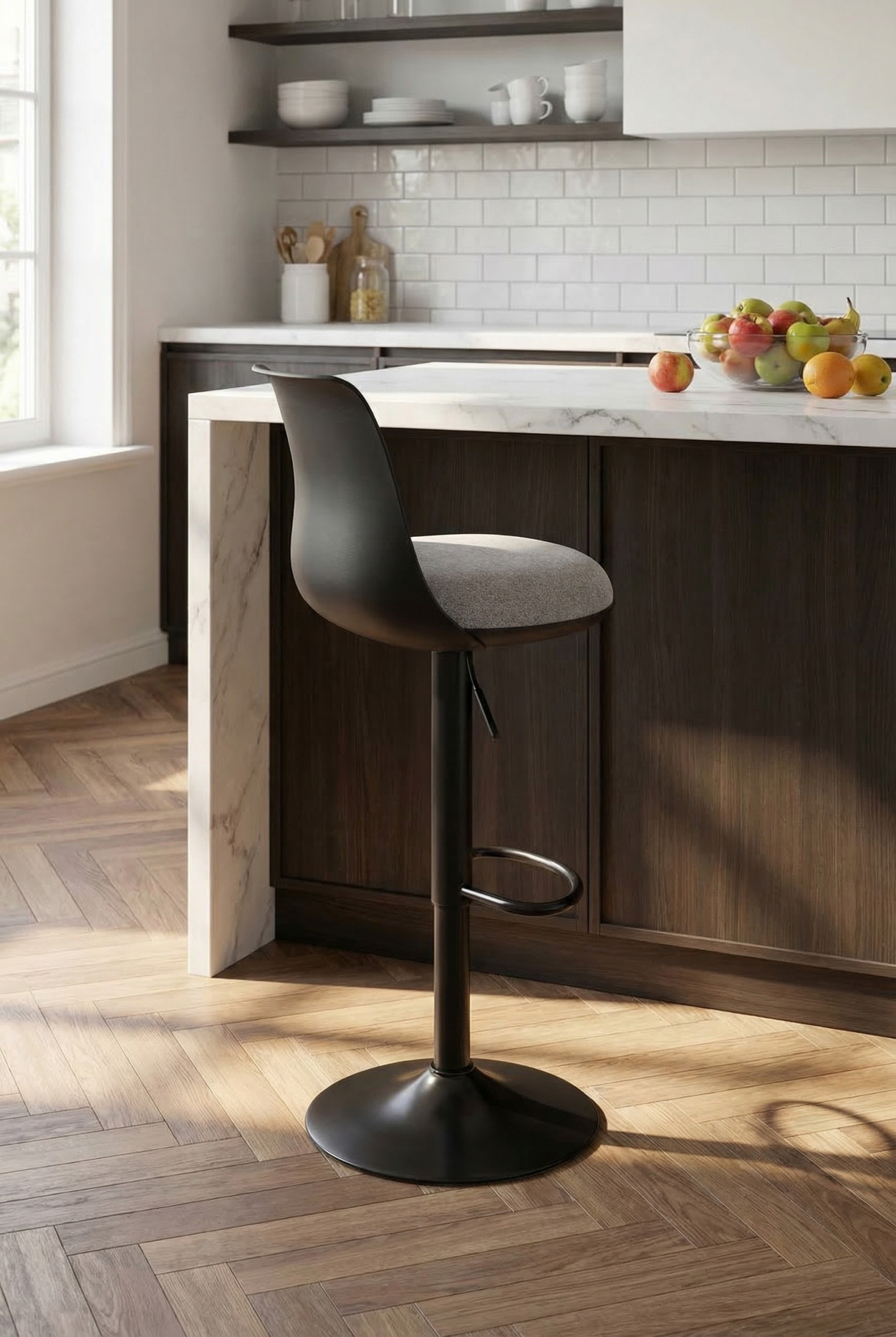 Kuchnia z czarnym hokerem nowoczesnym Fettini