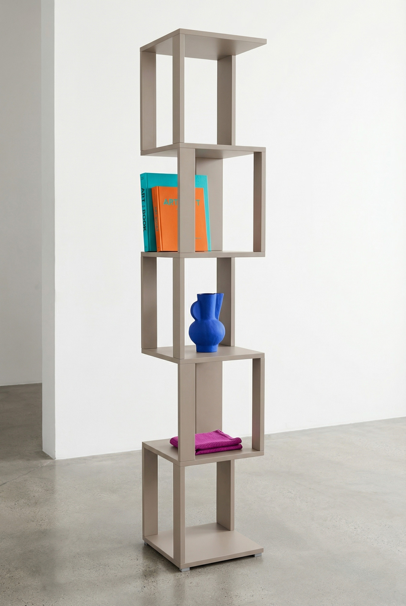 Przykładowa aranżacja z regałem Asendri 7X kaszmir