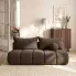 Salon z brązową sofą boucle Emiero 3X mocca