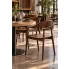 Elegancka restauracja z krzesłem Sezi