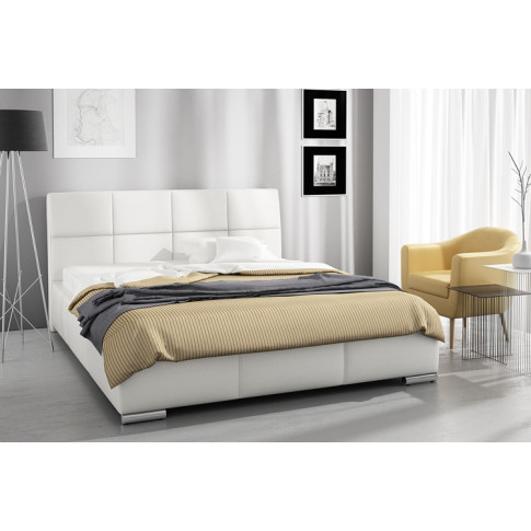 Aranżacja z tapicerowanym łóżkiem Nova