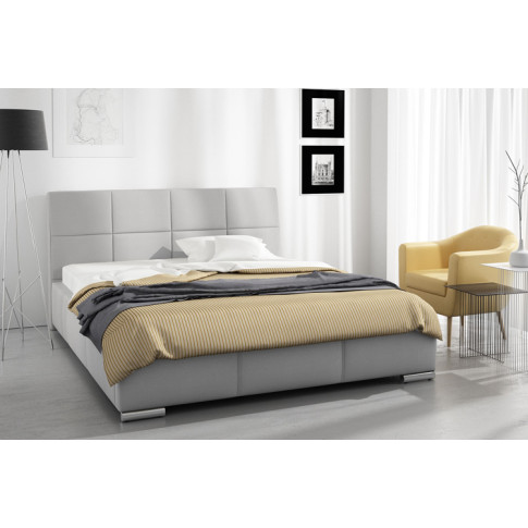 Aranżacja z tapicerowanym łóżkiem z zagłówkiem Nova