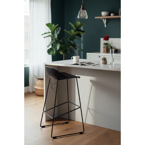 Fotografia Czarny wysoki hoker loft - Mirva z kategorii Hokery