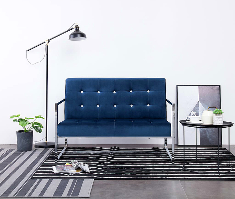 Produkt Granatowa sofa 2-osobowa - Mefir - zdjęcie numer 2