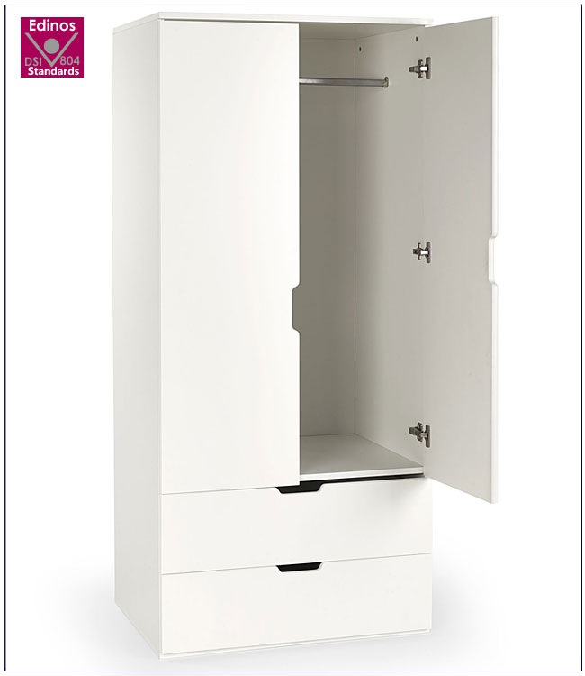 szafa na ubrania otwarta