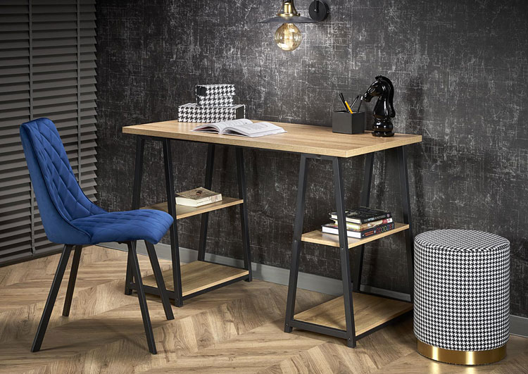 Biurko w stylu loft z ozdobnymi półkami 
