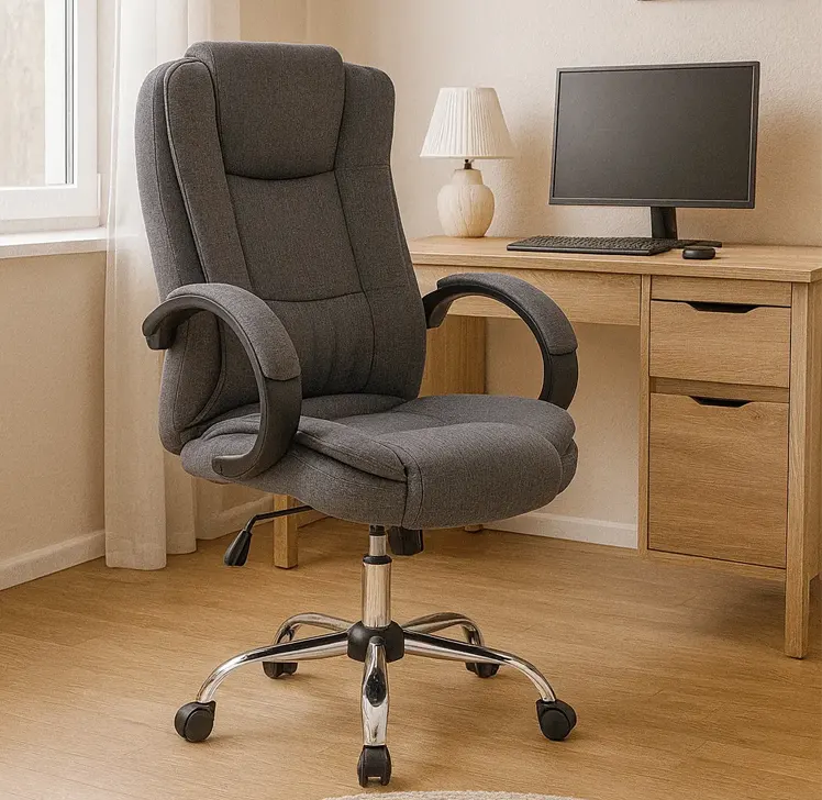 Szary fotel w gabinecie 