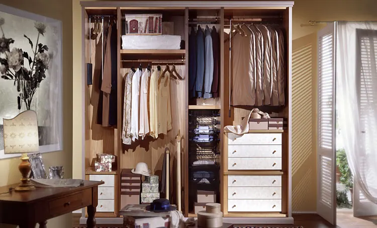 Pojemna szafa jako garderoba w pokoju