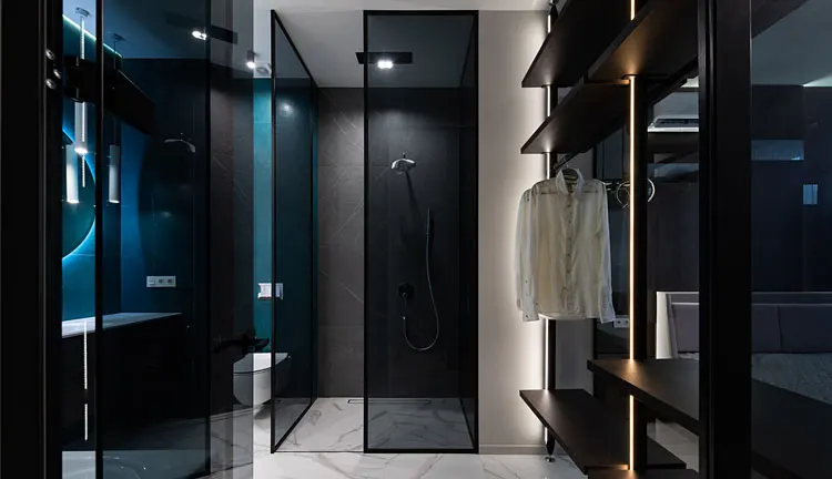 Garderoba urządzona w łazience