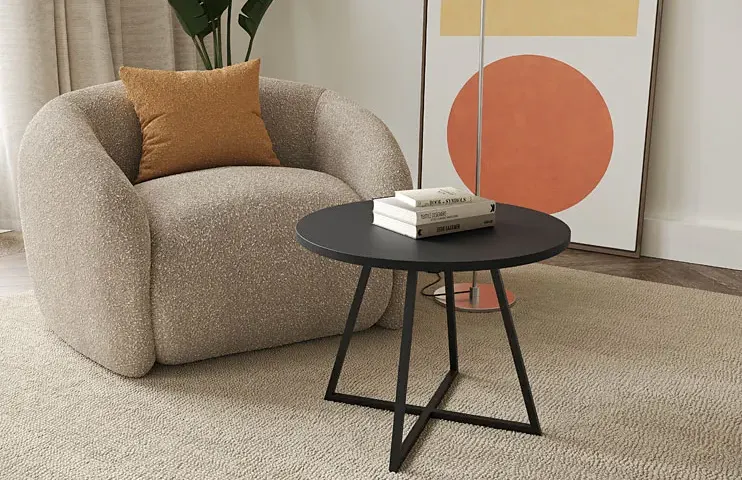 Okrągły stolik kawowy w salonie