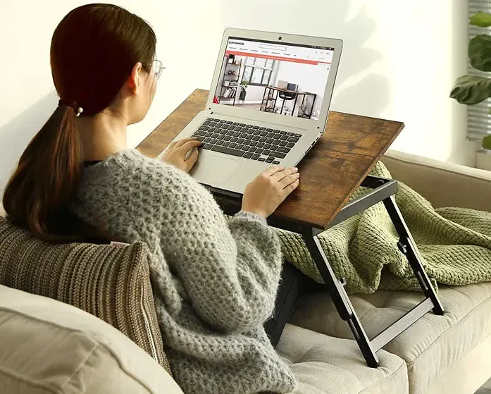 Industrialny stolik pod laptopa