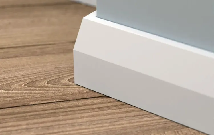 Listwy podłogowe w kolorze białym 