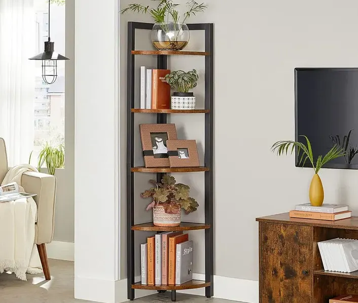 Narożny regał w stylu industrialnym 