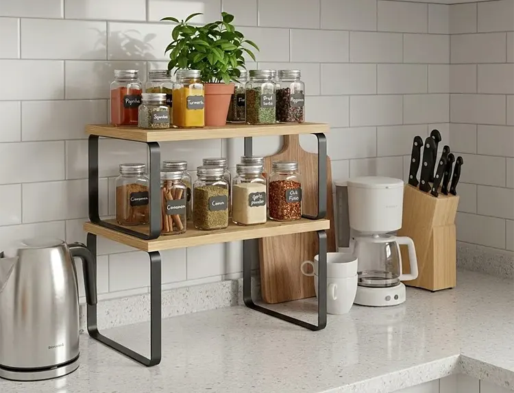 Drewniane półki w kuchni 