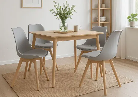 Krzesła w stylu skandynawskim w jadalni 