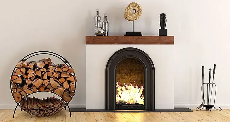 Okrągły stojak na drewno przy kominku