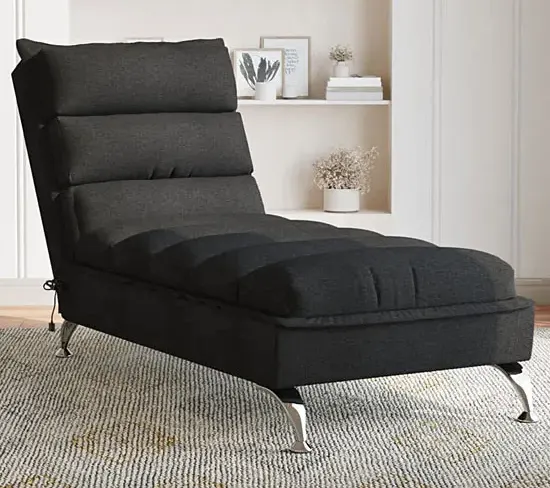 Szezlong w kolorze czarnym w salonie 