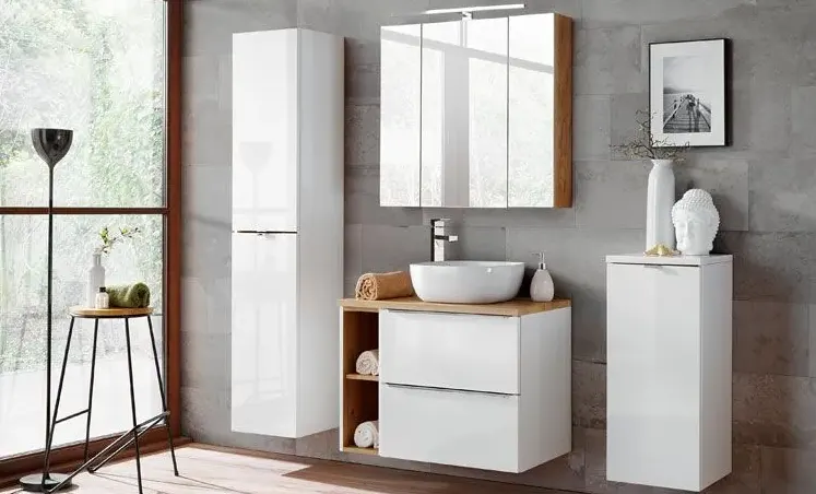 Lakierowana szafka do łazienki  