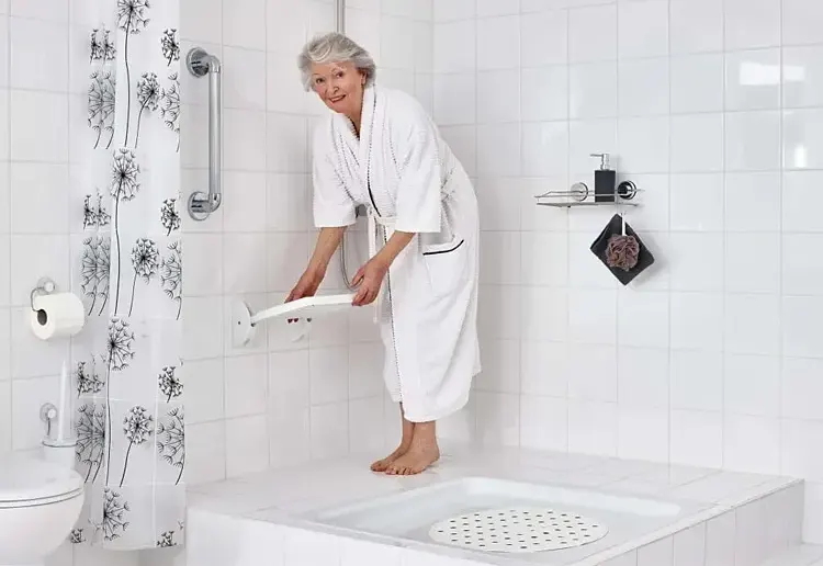 Składany taboret w kolorze białym 