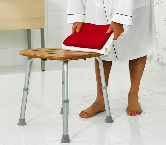 Taboret prysznicowy bambusowy